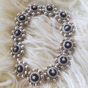 Magnetic Beautiful Daisy Dazzling Bracelet. 🌴